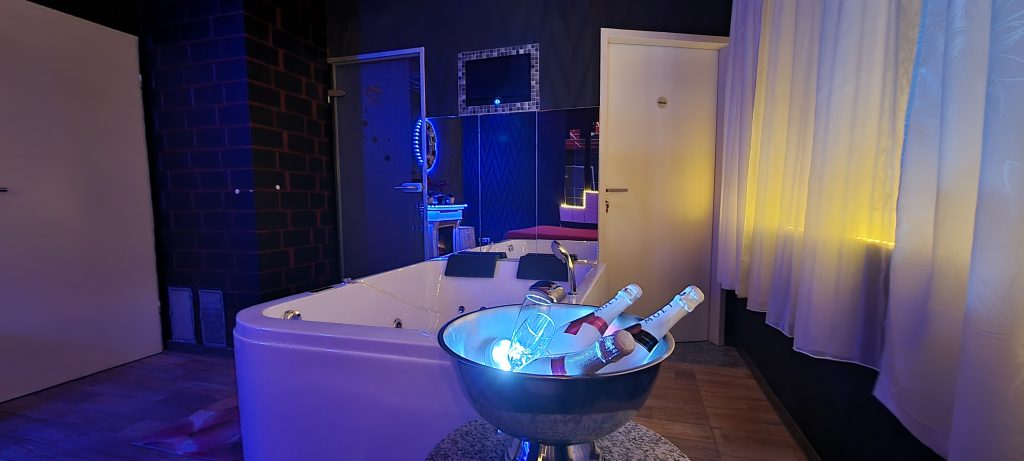 Lounge & Outdoor-Jacuzzi